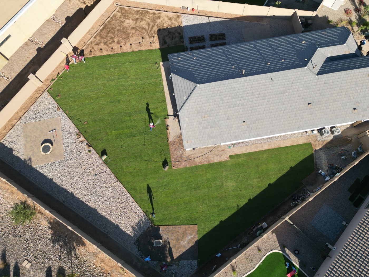 Phoenix backyard with fresh workhorse Bermuda sod laid edge-to-edge